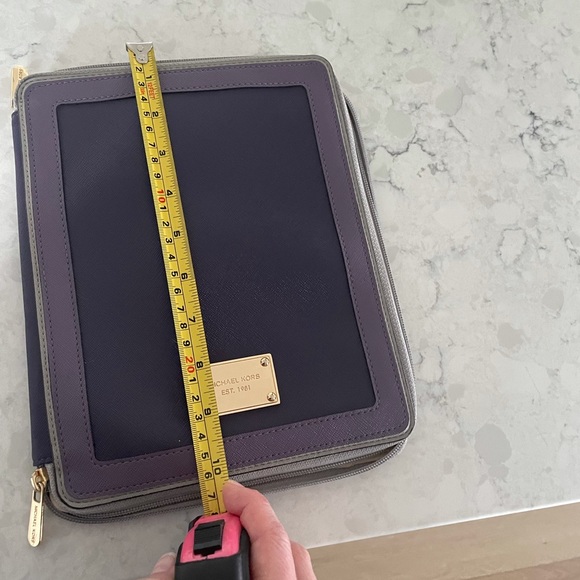 Michael Kors iPad/tablet case - Picture 6 of 6